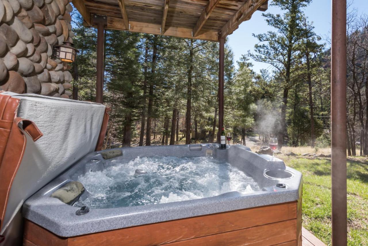 Bear Foot Lodge, 2 Bedrooms, Sleeps 6, Gas Grill, Walk To River, Hot Tub Ruidoso Bagian luar foto