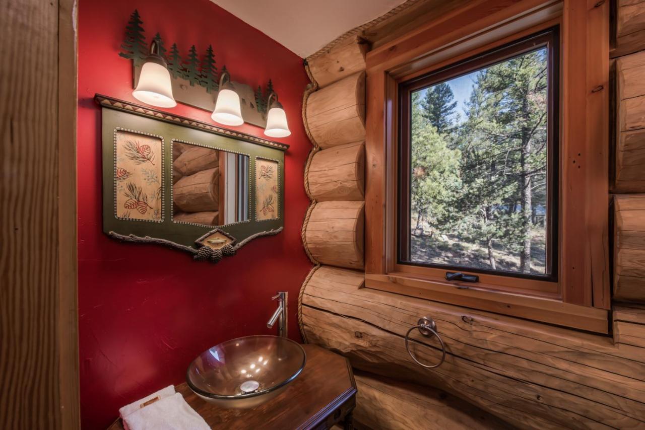 Bear Foot Lodge, 2 Bedrooms, Sleeps 6, Gas Grill, Walk To River, Hot Tub Ruidoso Bagian luar foto